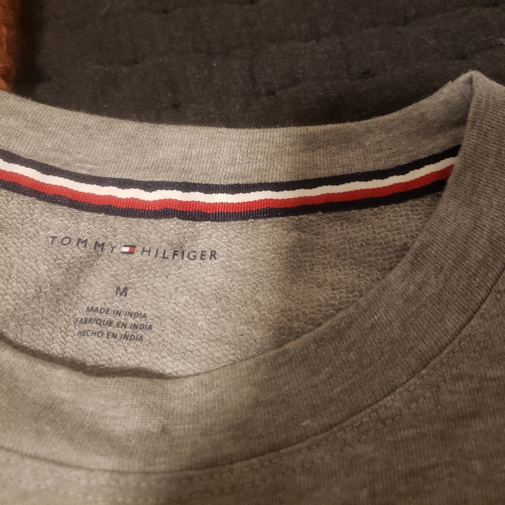 SOLD ✨️ Tommy Hilfiger Vintage Cropped Sweater - Picture 6 of 7